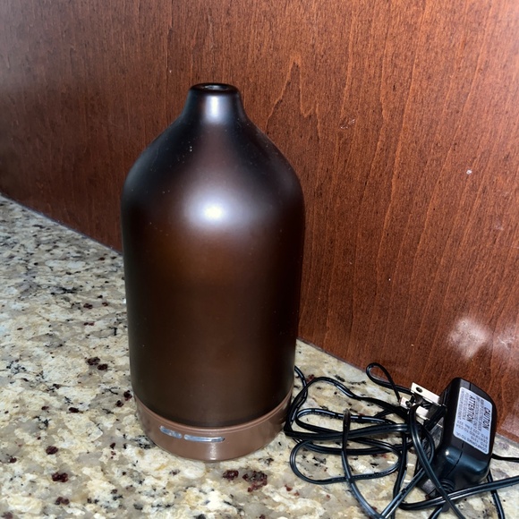 Saje Amber Diffuser - Picture 2 of 3